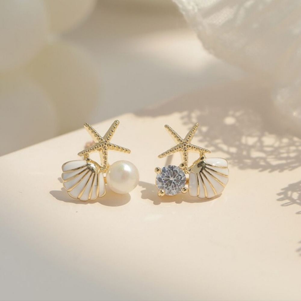 Gold Starfish shell 🐚 earrings